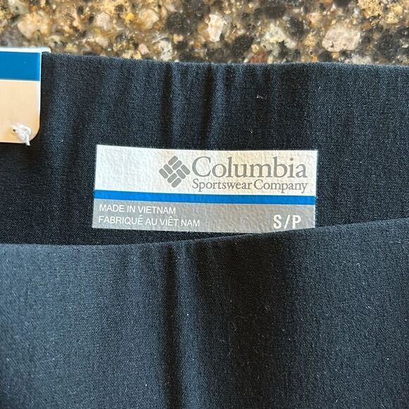 NEW Columbia Black Active Fit Capris - Picture 4 of 8